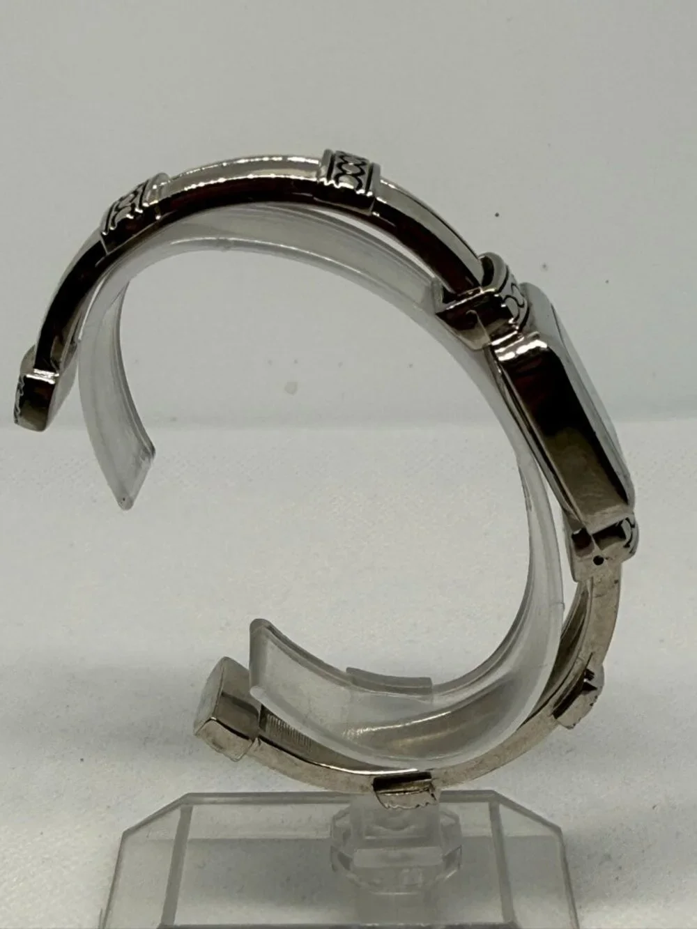 Kim Rogers Silver-Tone Quartz Womens Bracelet Watch Roman Numerals Textured